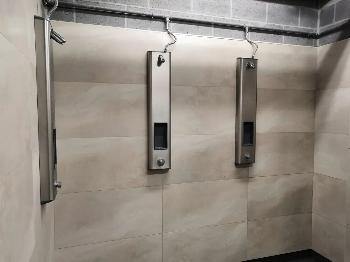 Men's changing rooms — photo 3