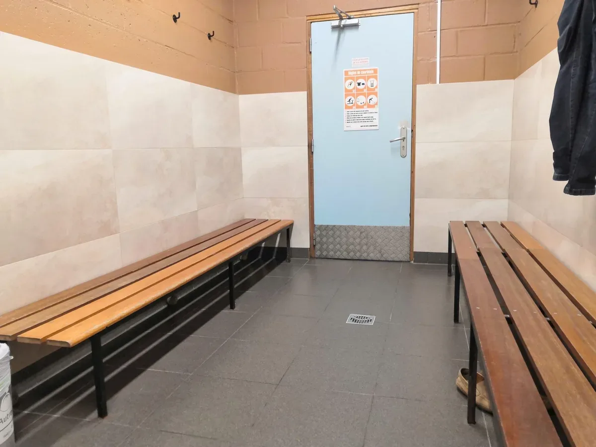 Men's changing rooms — photo 1