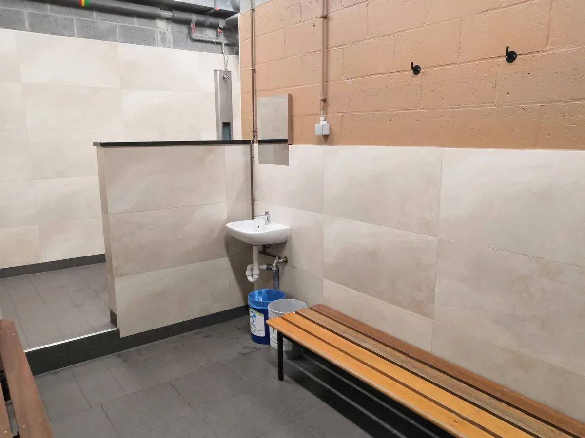 Men's changing rooms — photo 2