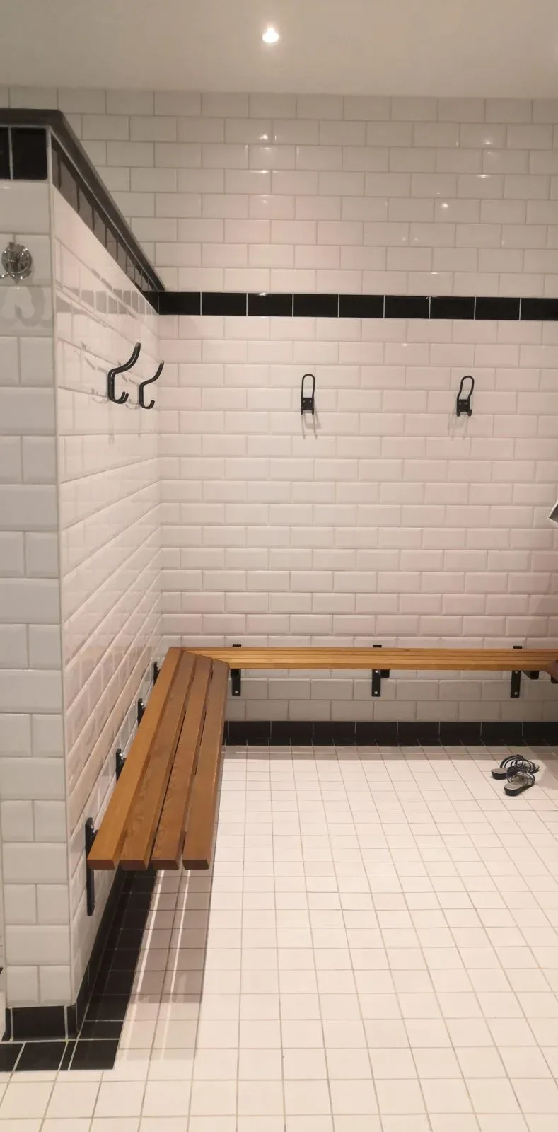 Women's changing rooms — photo 3